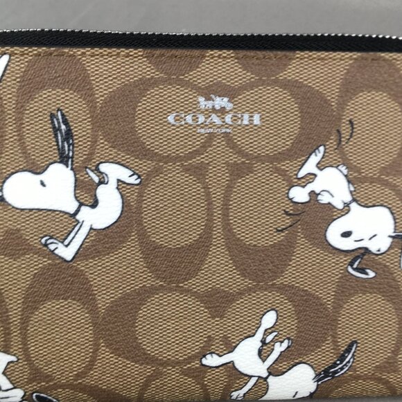 Coach X Peanuts Corner Zip Wristlet Wallet With Snoopy & Woodstock - Picture 6 of 11
